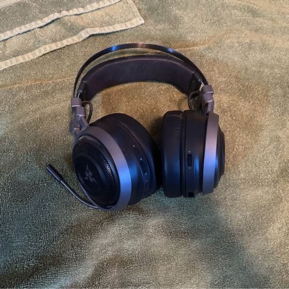 🎧 Razer Nari Essential Wireless Gaming Headset – 7.1 Surround Sound – Works Gre